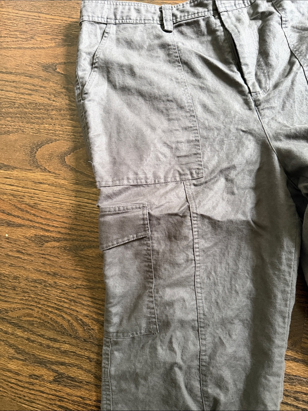 Quince Linen-Blend Cargo Barrel Pants in Gray - Picture 3 of 6